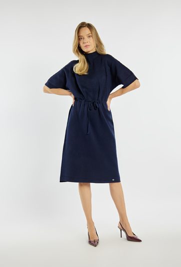 Dzianinowa sukienka z wiązaniem