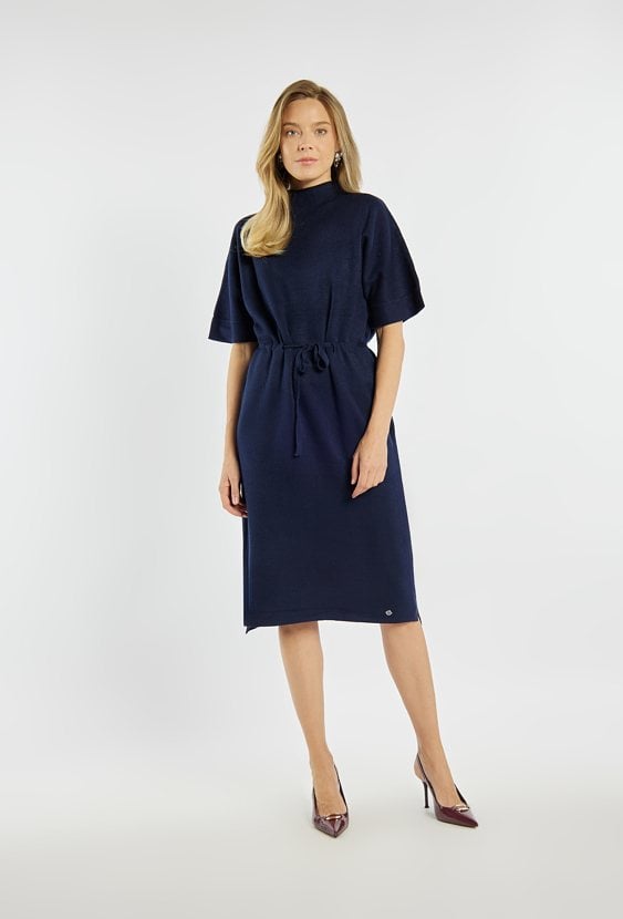 Dzianinowa sukienka z wiązaniem