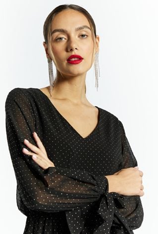 Asymetryczna sukienka z subtelnym wzorem