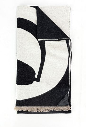 Szal damski z eleganckim wzorem