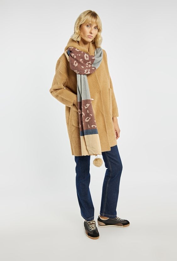 Długi sweter z kapturem