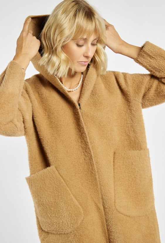 Długi sweter z kapturem