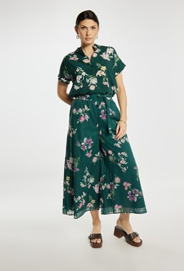 Spodnie z kwiatami idealne na lato