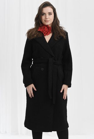 Czarny  płaszcz o klasycznym kroju