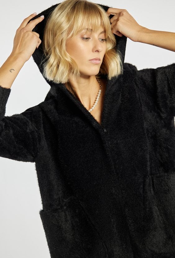 Długi sweter z kapturem