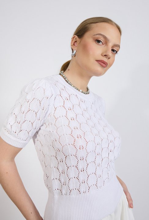 Sweter z ażurowym wzorem