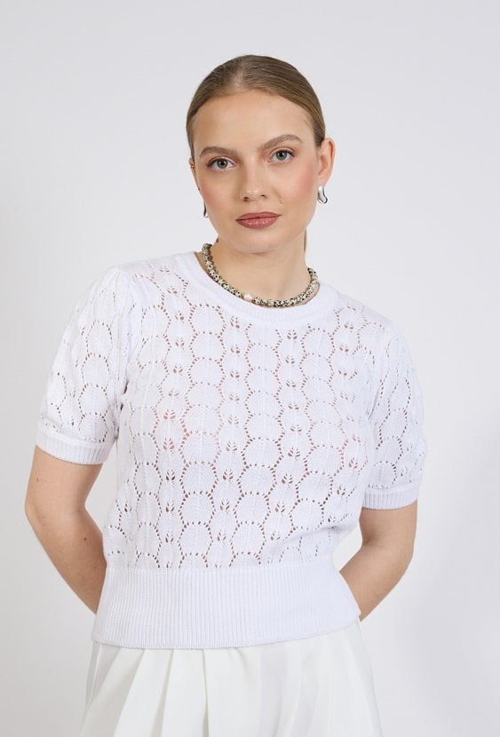 Sweter z ażurowym wzorem