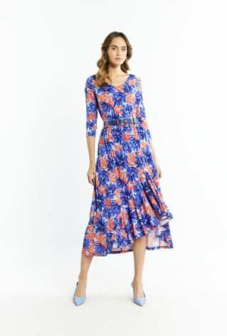 Wzorzysta sukienka z paskiem