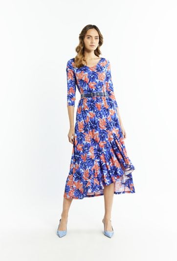 Wzorzysta sukienka z paskiem