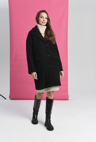 Czarny  płaszcz z wełną