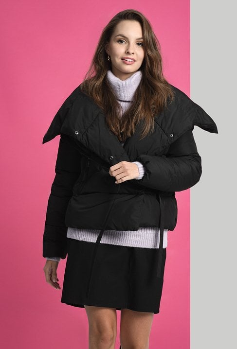 Czarna ocieplana krótka kurta
