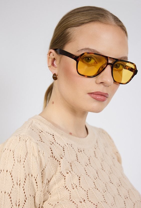 Sweter z ażurowym wzorem