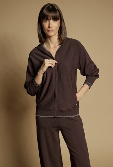 Sweter z kapturem