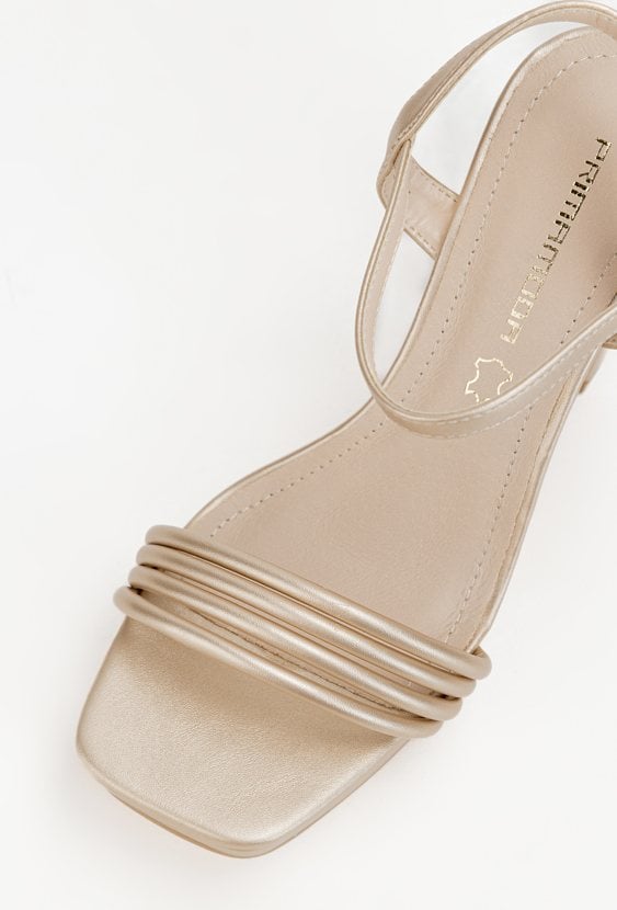 Złote sandały damskie