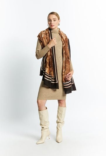 Szal damski z motywem zwierzęcym