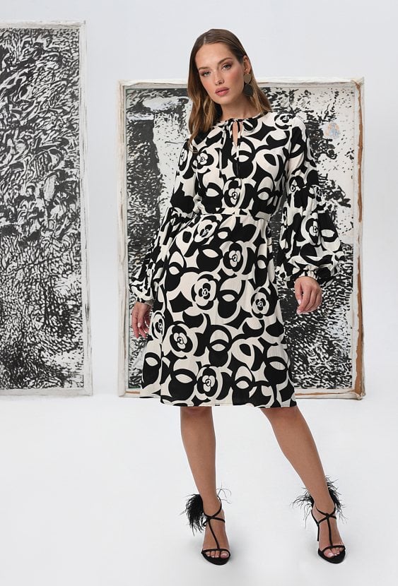 Wiskozowa sukienka w czarno- biały print
