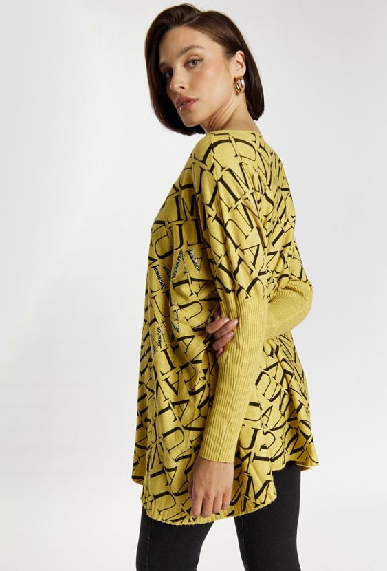 Sweter o swobodnym kroju z wzorem