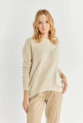 Sweter damski z zawieszkami