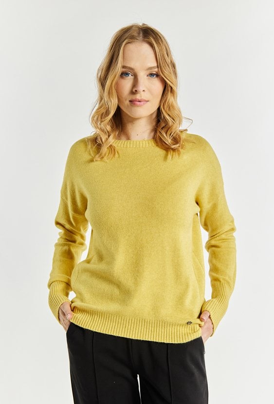 Sweter damski z zawieszkami