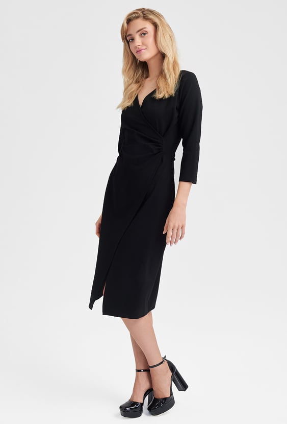 Czarna kopertowa sukienka