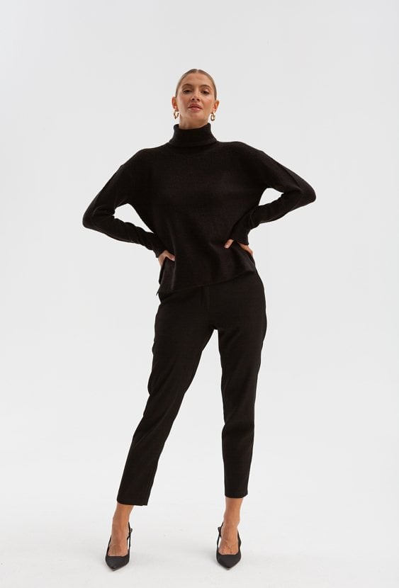 Czarny mięciutki golf