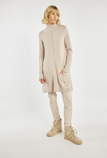 Długi sweter z półgolfem