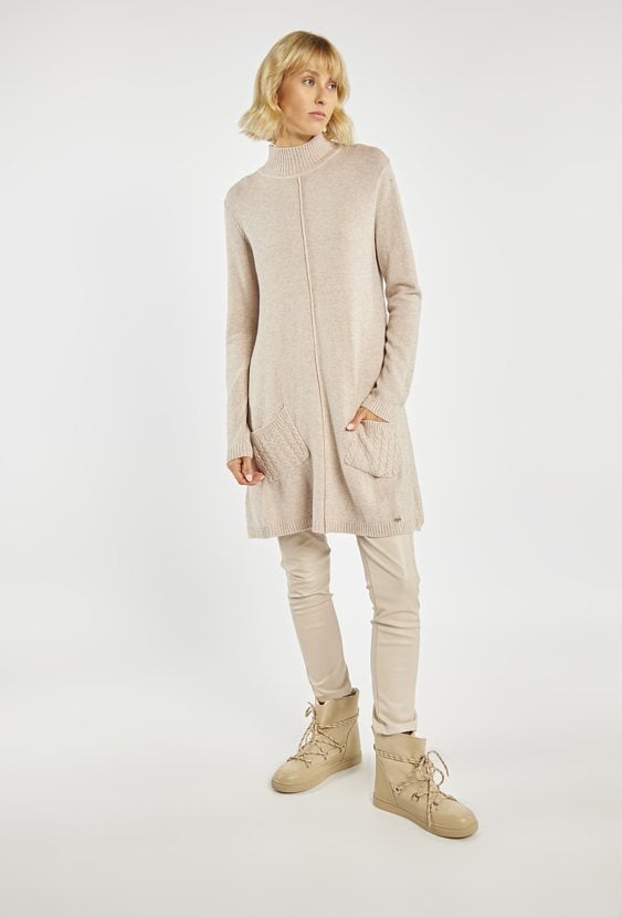 Długi sweter z półgolfem