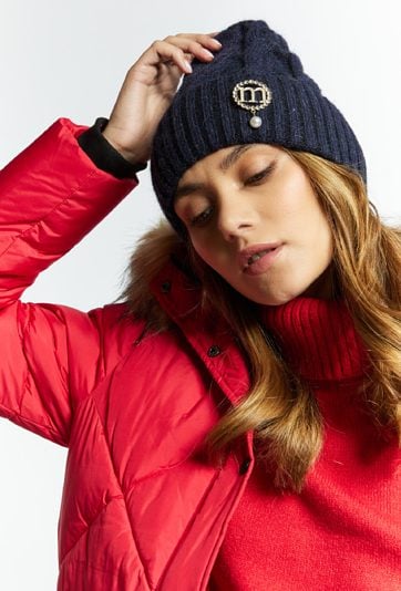 Czapka damska z biżuteryjnym logo