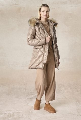 Beżowa pikowana kurtka