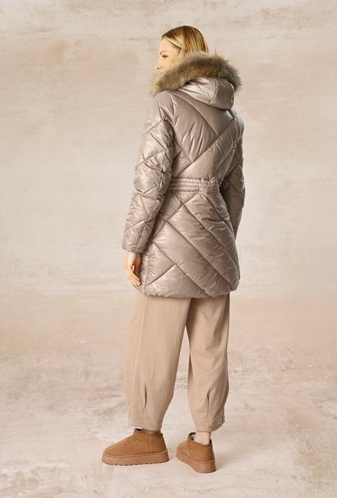 Beżowa pikowana kurtka