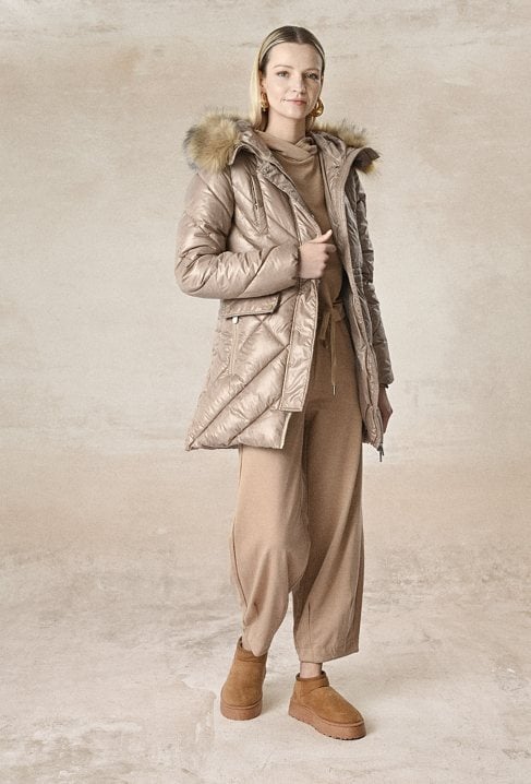 Beżowa pikowana kurtka