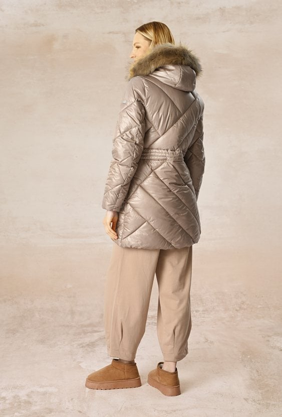 Beżowa pikowana kurtka