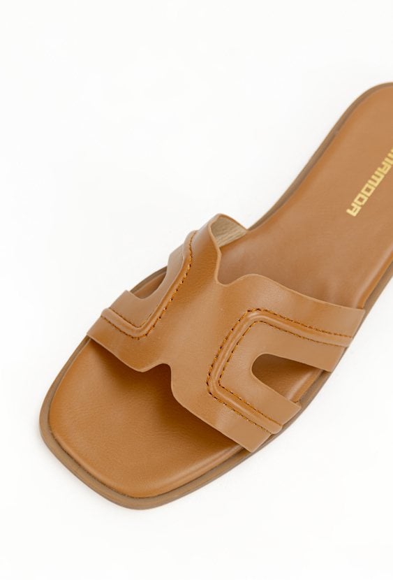 Brązowe klapki z przeszyciem OTIO