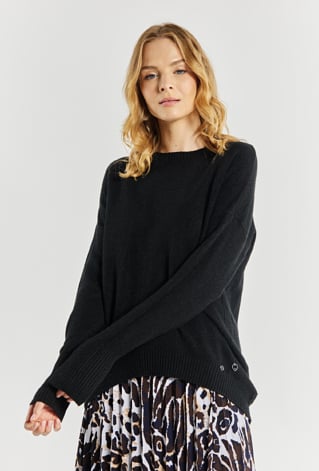 Sweter damski z zawieszkami