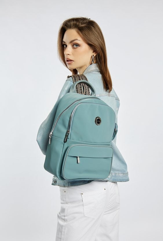 Damski plecak z regulowanymi paskami