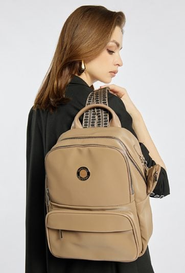 Damski plecak z regulowanymi paskami