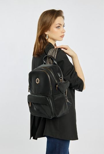 Damski plecak z regulowanymi paskami