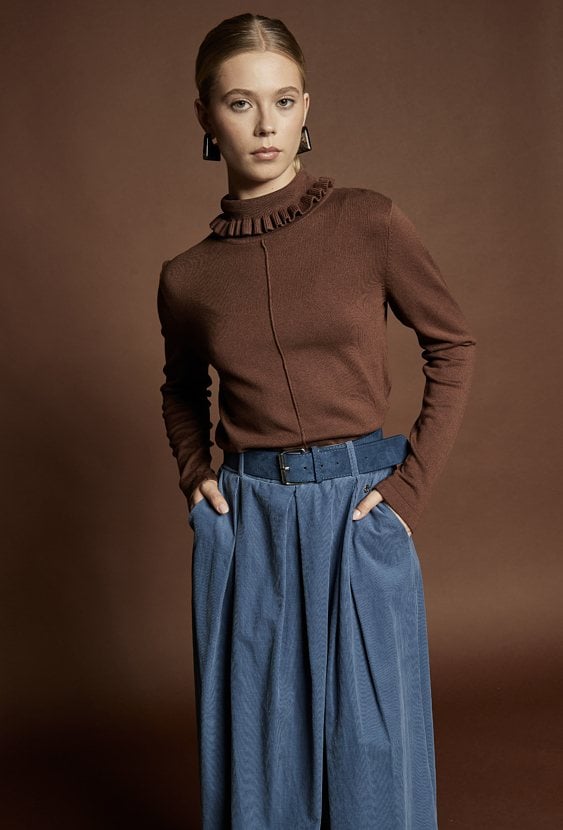 Sweter z ozdobnym golfem