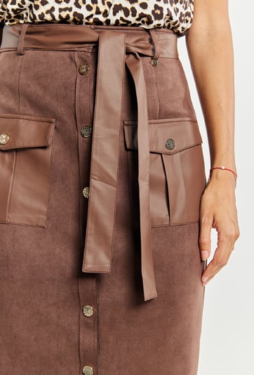 Spódnica z kontrastowymi kieszeniami