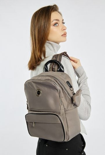 Damski plecak z regulowanymi paskami