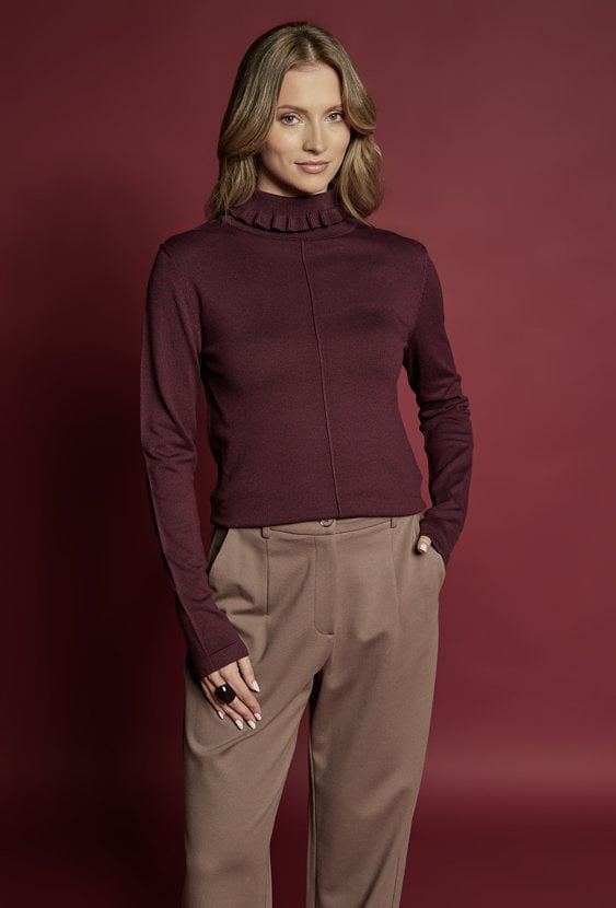 Sweter z ozdobnym golfem