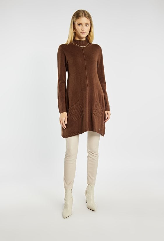 Długi sweter z półgolfem