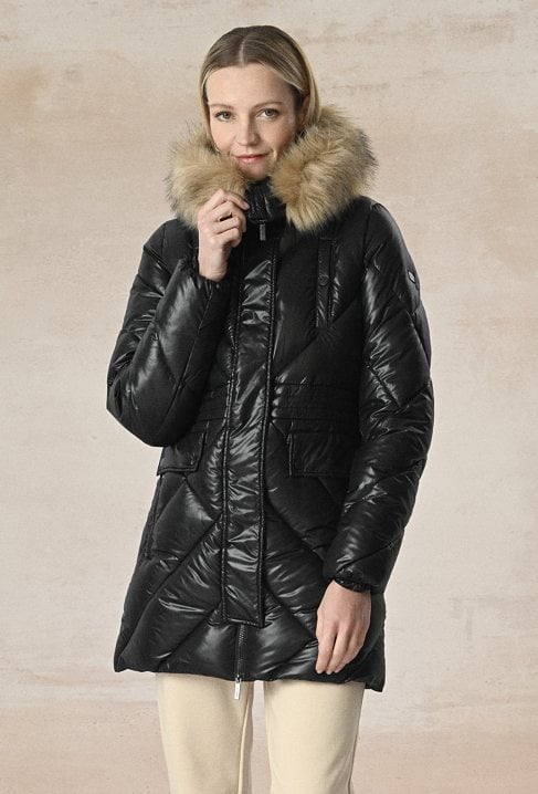 Czarna pikowana kurtka