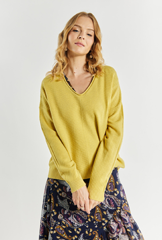 Sweter damski o luźnym fasonie