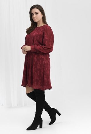 Sukienka w haftowane kwiaty