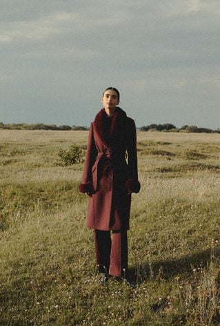 Elegancki płaszcz z wiązaniem