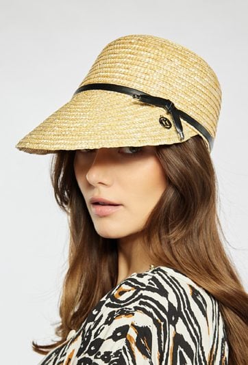 Słomkowa czapka z daszkiem