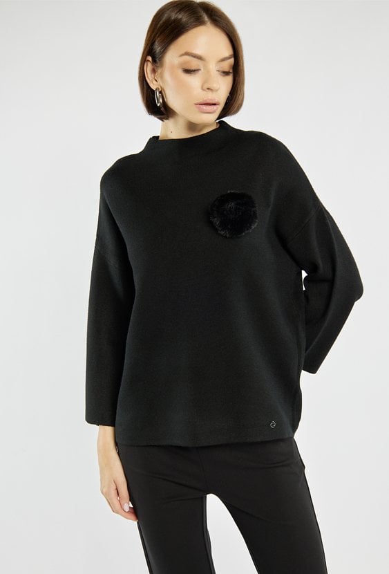 Sweter z pomponem