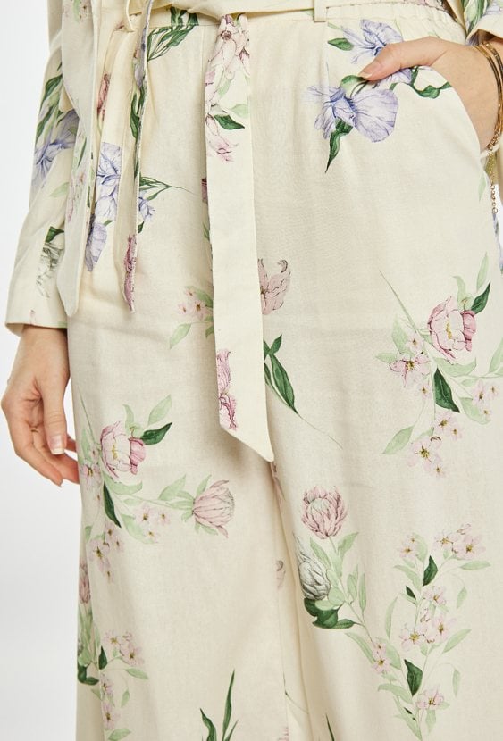 Spodnie z kwiatowym wzorem