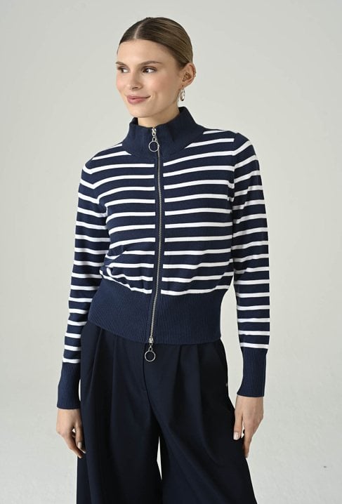 Sweter w paski z dodatkiem wiskozy